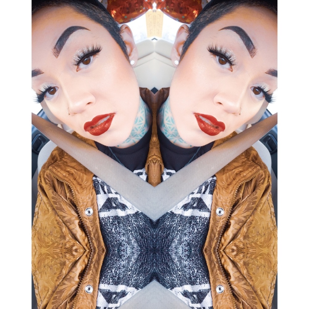 Meet your Posher, Elexa